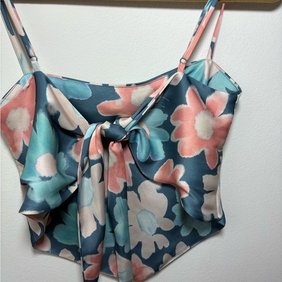 Sundays best Aritzia silky floral top size xsmall 150 - Picture 4 of 4